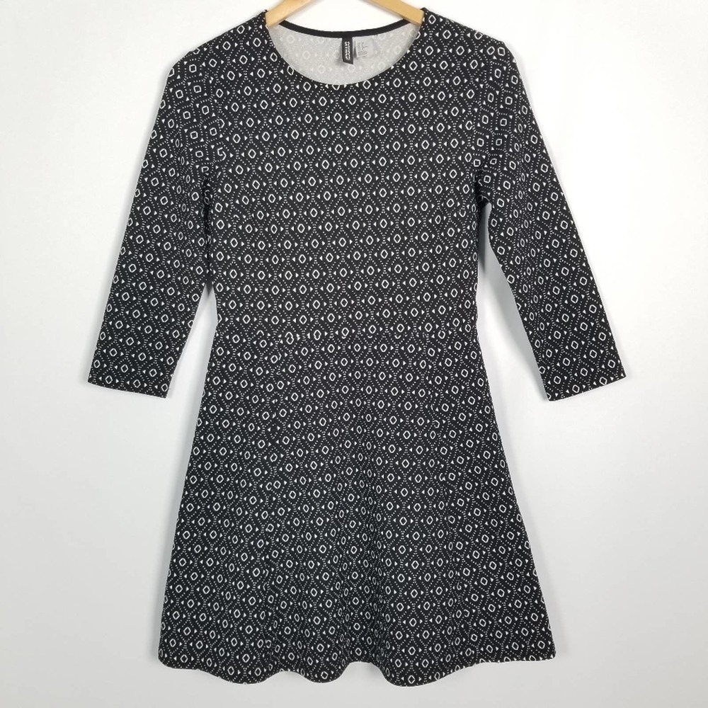 H&M Divided Black & White Patterned Jersey Dress